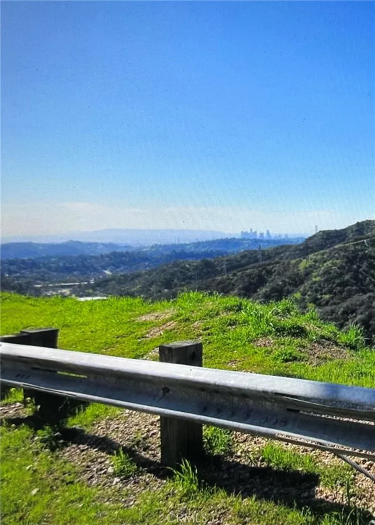 1498 Glen Oaks Boulevard Pasadena, CA 91105