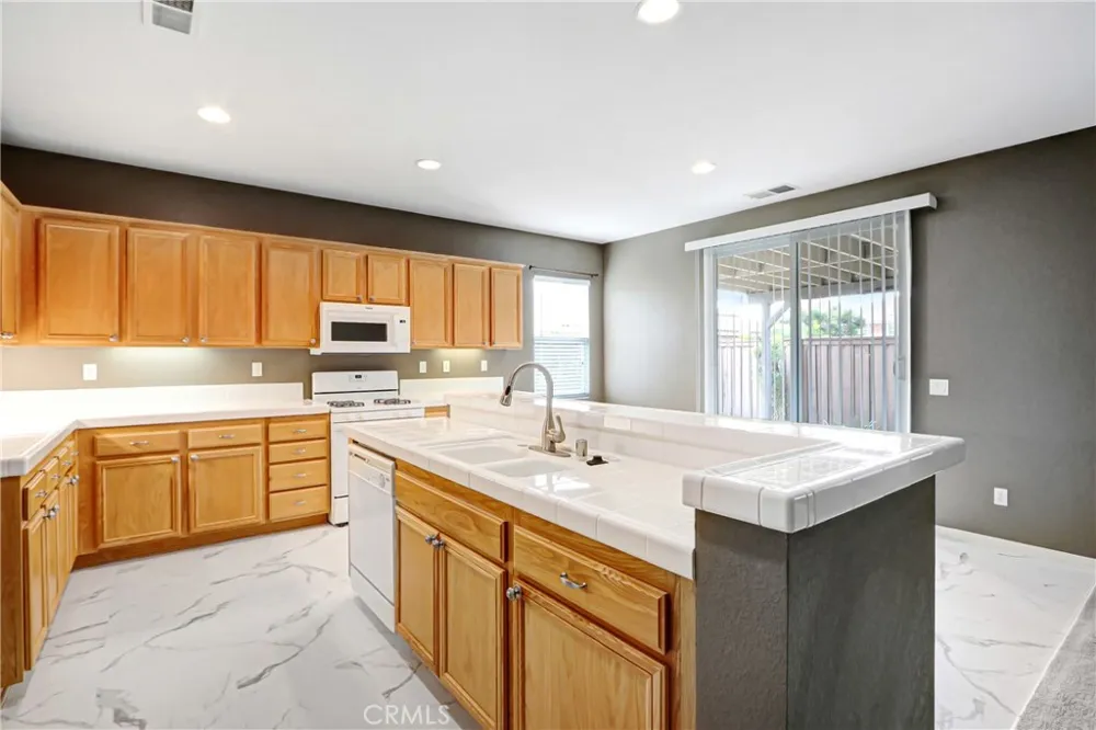 1041 Paintbrush Hemet, CA 92545