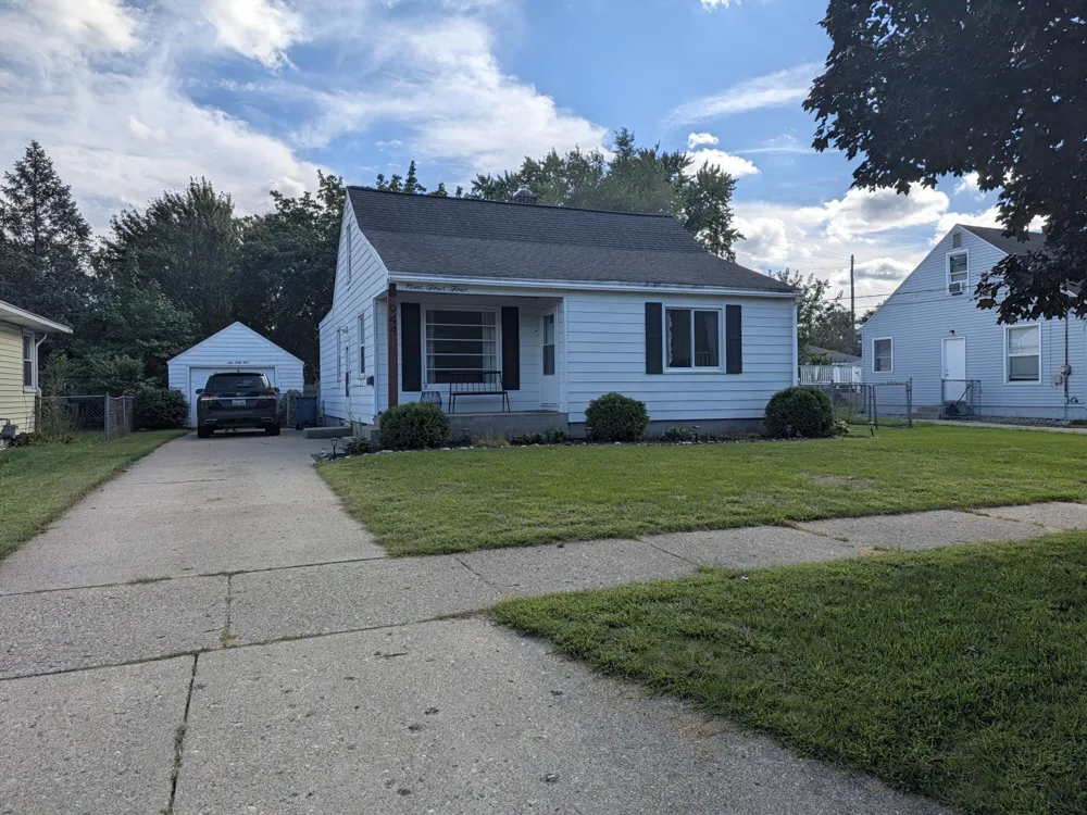 944 Kentfield Street SW Wyoming, MI 49509