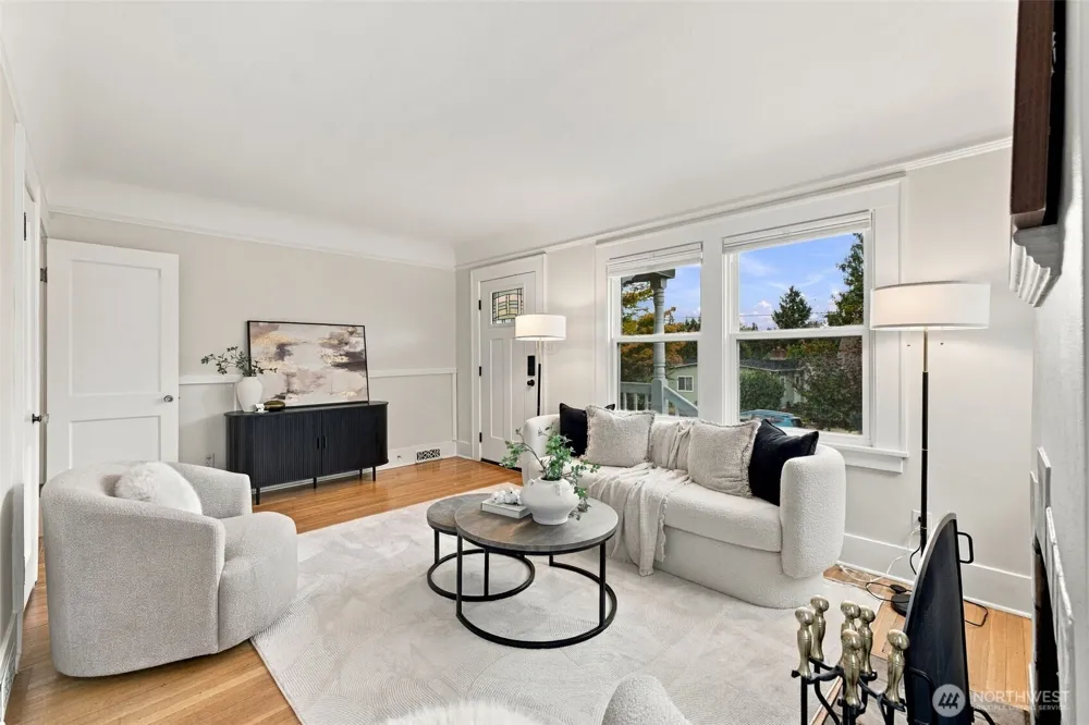 6043 37th Avenue NE Seattle, WA 98115