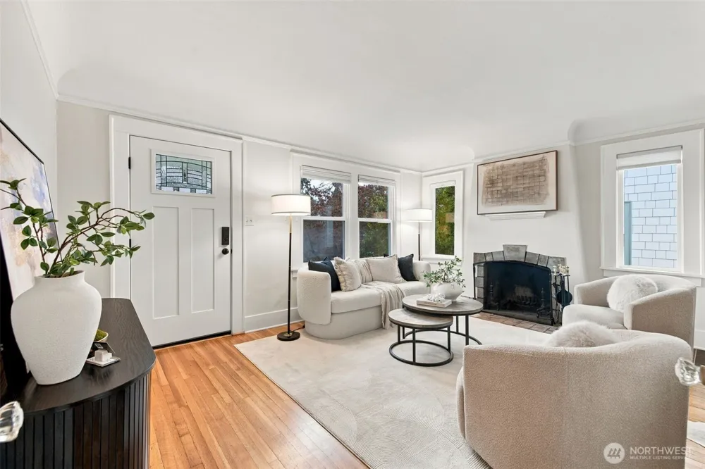 6043 37th Avenue NE Seattle, WA 98115