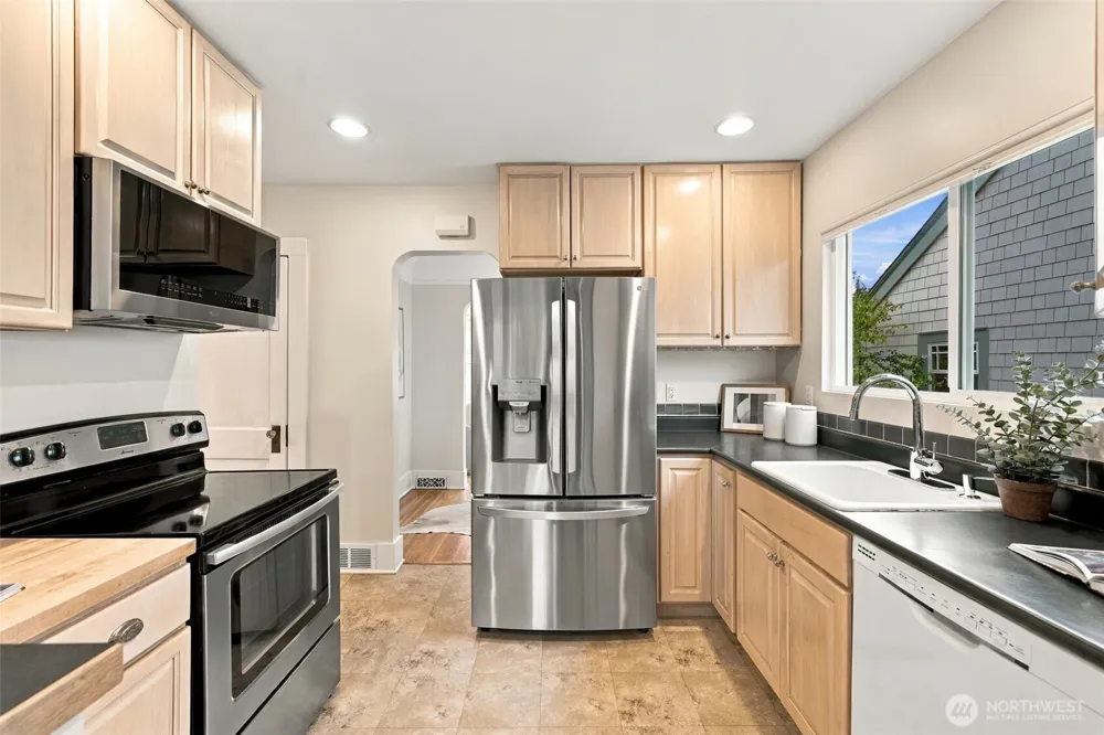 6043 37th Avenue NE Seattle, WA 98115