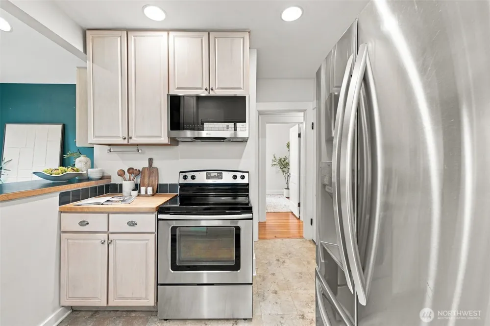 6043 37th Avenue NE Seattle, WA 98115