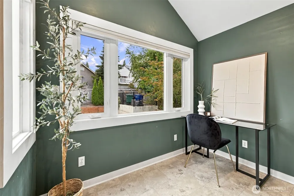 6043 37th Avenue NE Seattle, WA 98115