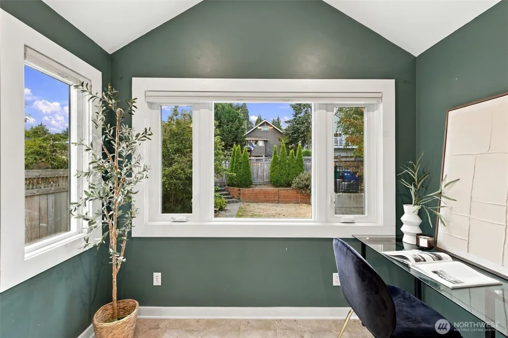 6043 37th Avenue NE Seattle, WA 98115