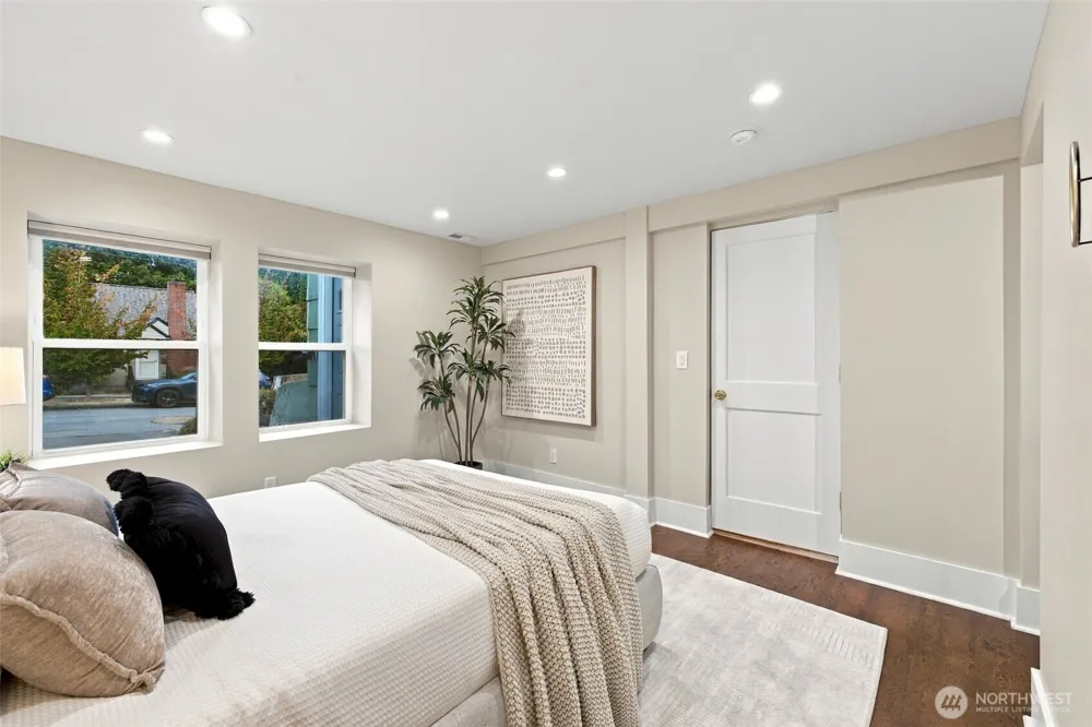 6043 37th Avenue NE Seattle, WA 98115