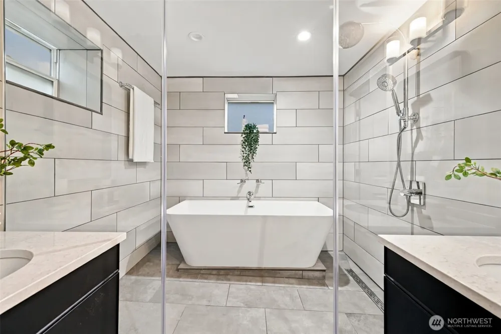 6043 37th Avenue NE Seattle, WA 98115