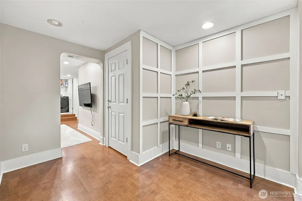6043 37th Avenue NE Seattle, WA 98115