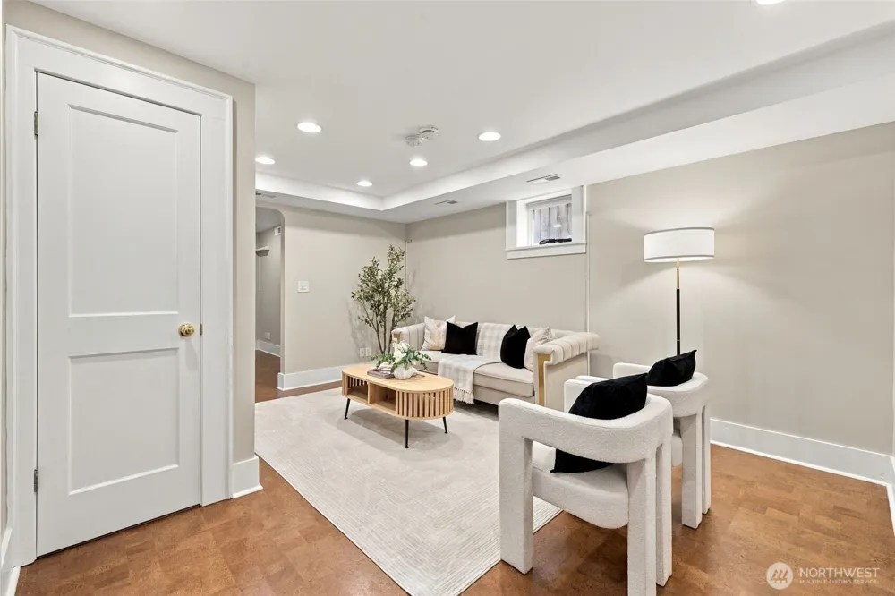 6043 37th Avenue NE Seattle, WA 98115