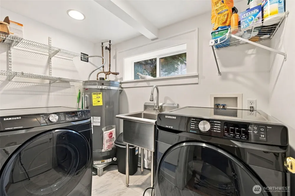 6043 37th Avenue NE Seattle, WA 98115