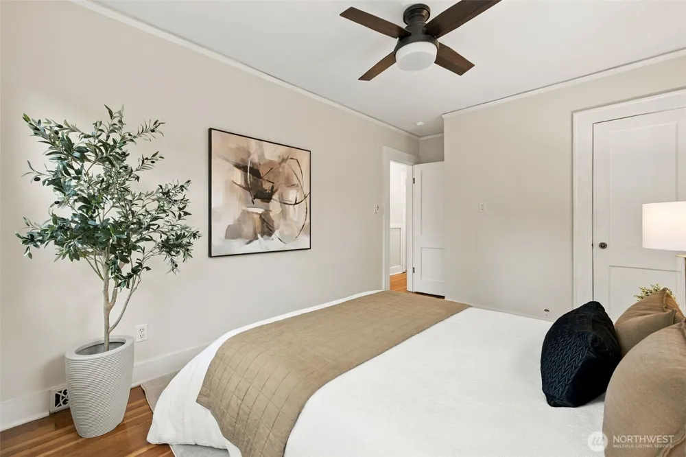 6043 37th Avenue NE Seattle, WA 98115