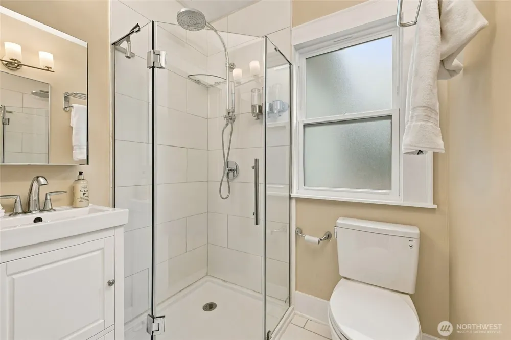 6043 37th Avenue NE Seattle, WA 98115