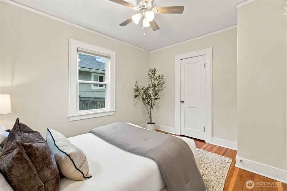 6043 37th Avenue NE Seattle, WA 98115