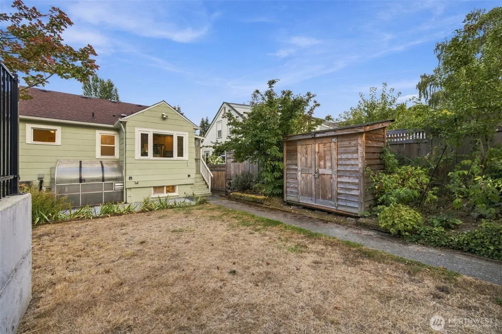 6043 37th Avenue NE Seattle, WA 98115