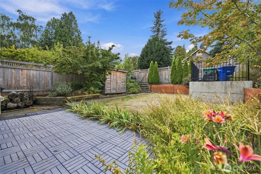 6043 37th Avenue NE Seattle, WA 98115