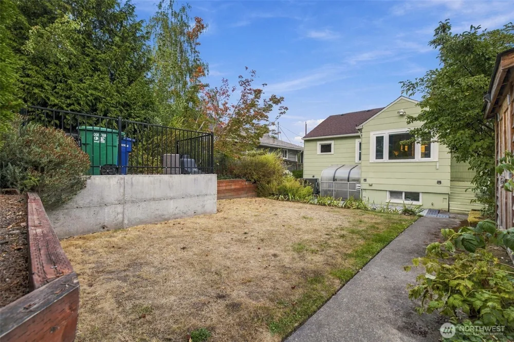 6043 37th Avenue NE Seattle, WA 98115