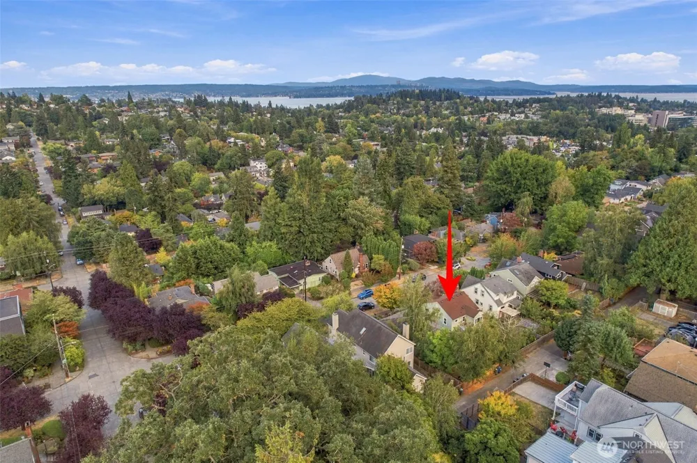 6043 37th Avenue NE Seattle, WA 98115