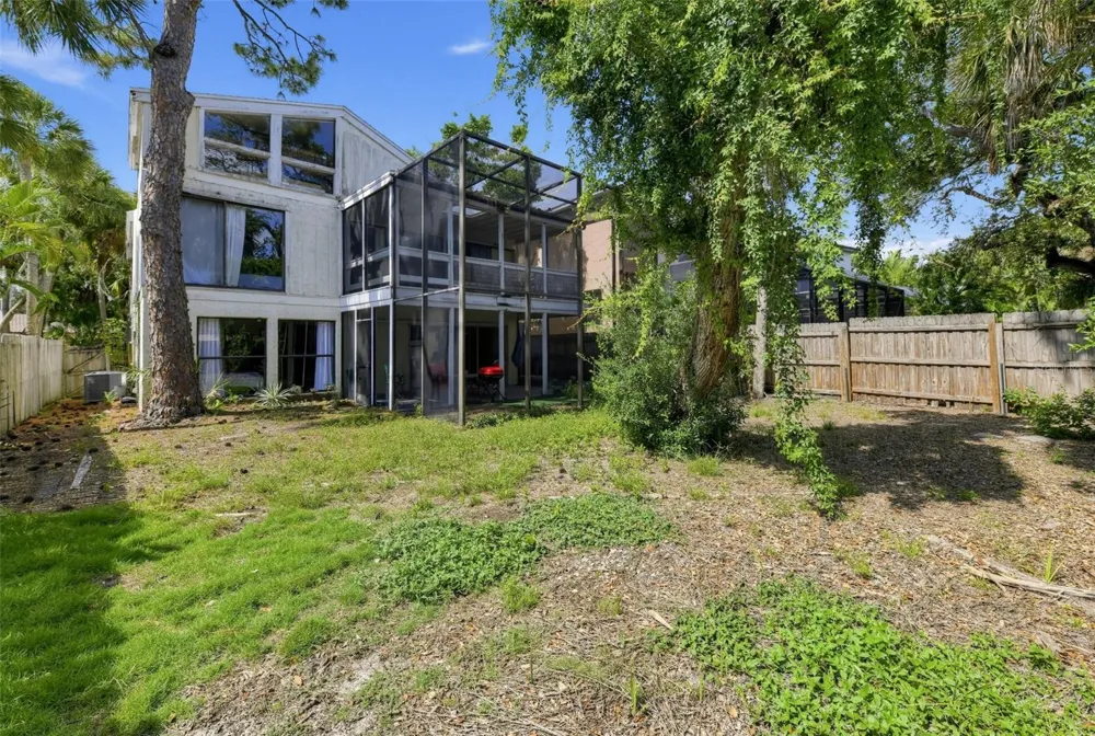 5059 COMMONWEALTH DRIVE Sarasota, FL 34242
