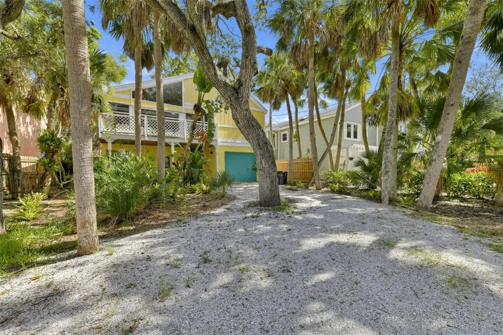5059 COMMONWEALTH DRIVE Sarasota, FL 34242