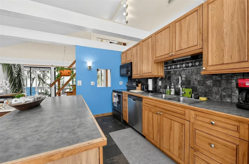 5059 COMMONWEALTH DRIVE Sarasota, FL 34242