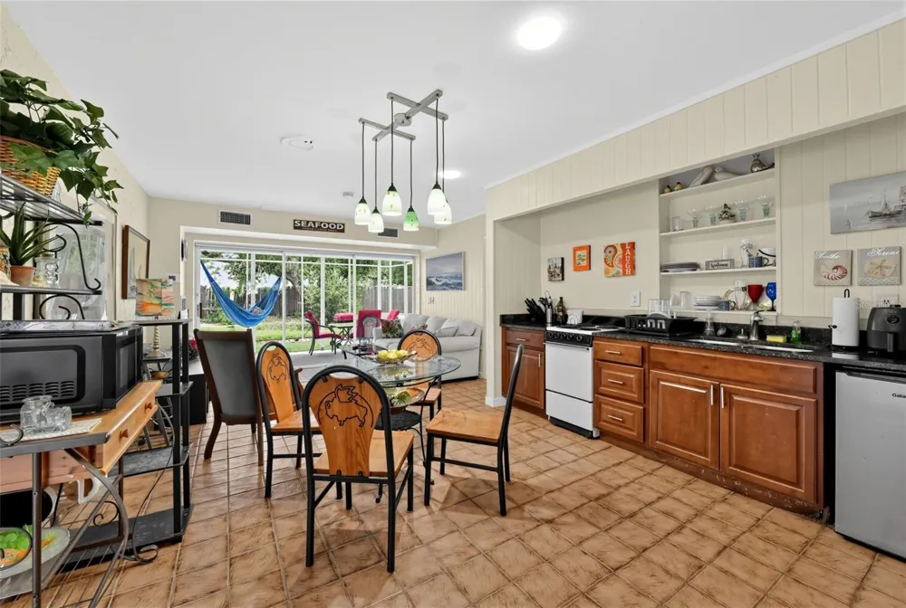 5059 COMMONWEALTH DRIVE Sarasota, FL 34242