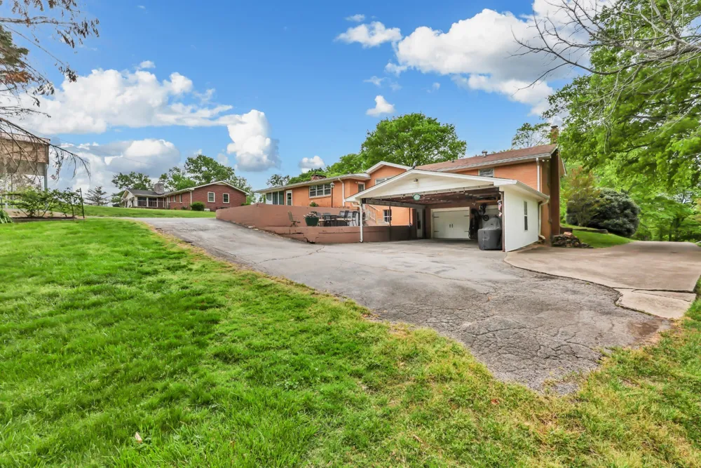 1311 Oak Hill Dr Clarksville, TN 37040