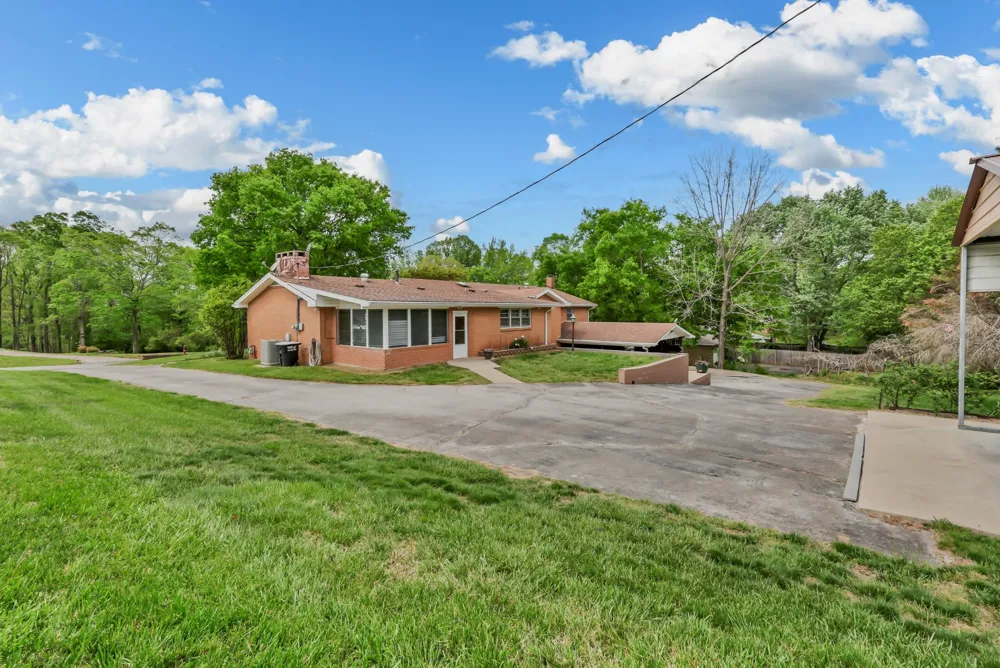 1311 Oak Hill Dr Clarksville, TN 37040