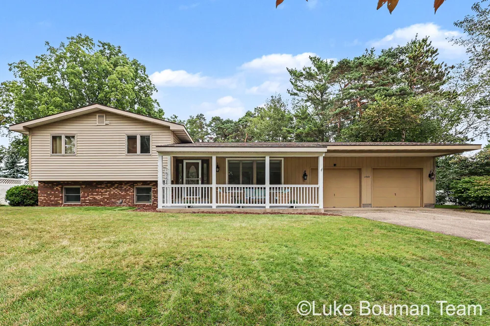 17521 Whippoorwill Drive Grand Haven Charter Township, MI 49417