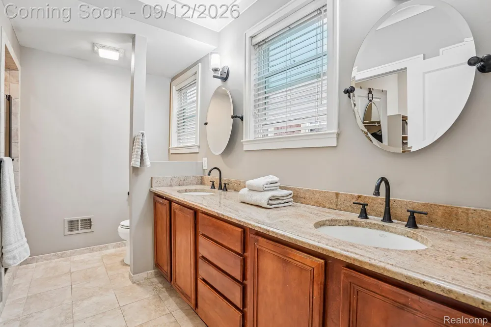 315 W Commerce Street Milford Village, MI 48381