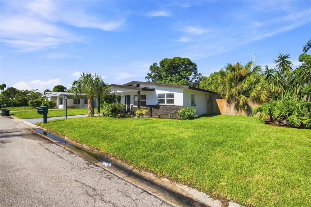 1204 65TH STREET NW Bradenton, FL 34209