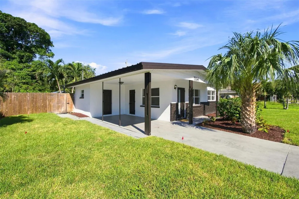 1204 65TH STREET NW Bradenton, FL 34209