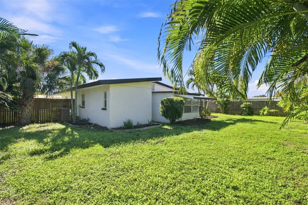 1204 65TH STREET NW Bradenton, FL 34209