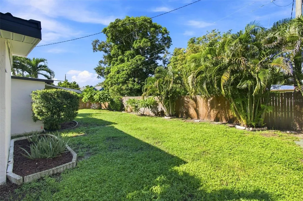1204 65TH STREET NW Bradenton, FL 34209