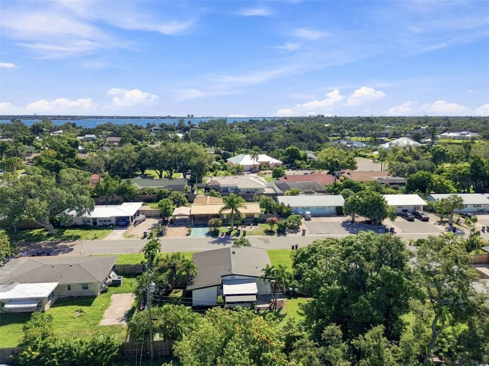 1204 65TH STREET NW Bradenton, FL 34209