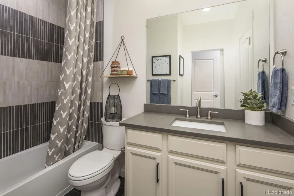 8405 S Winnipeg Court Aurora, CO 80016