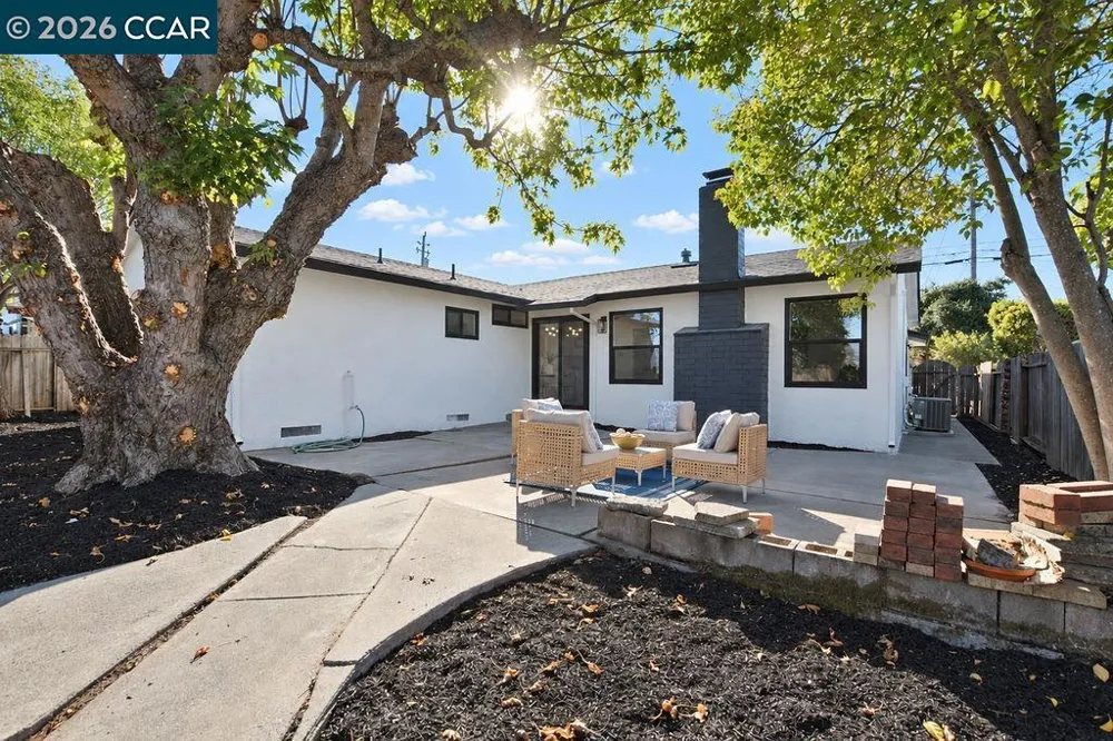 2261 Del Monte Dr San Pablo, CA 94806