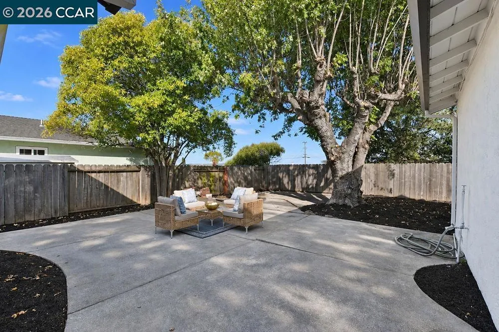2261 Del Monte Dr San Pablo, CA 94806