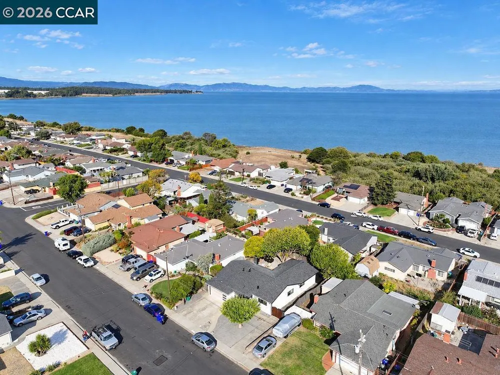 2261 Del Monte Dr San Pablo, CA 94806