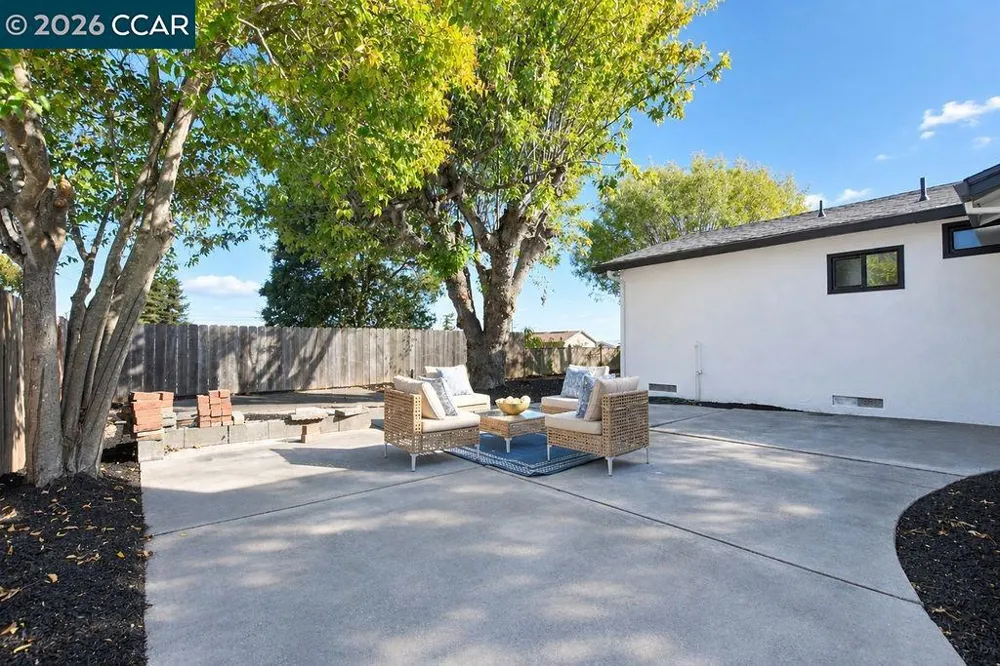 2261 Del Monte Dr San Pablo, CA 94806