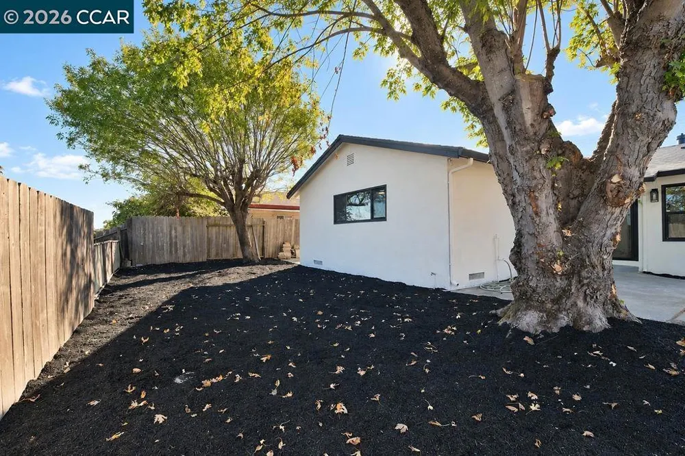 2261 Del Monte Dr San Pablo, CA 94806