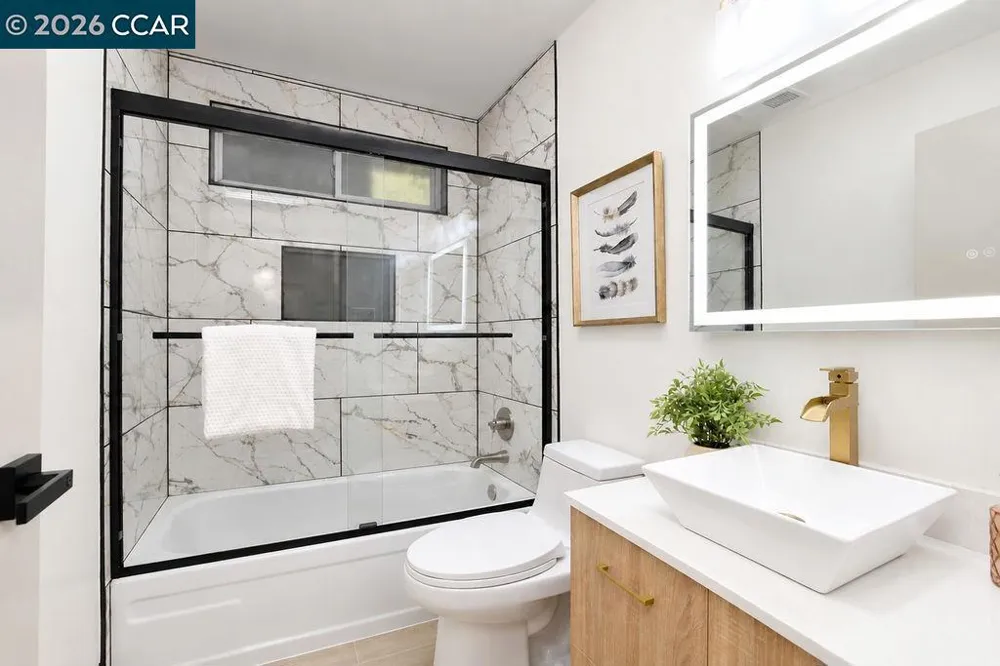 2261 Del Monte Dr San Pablo, CA 94806