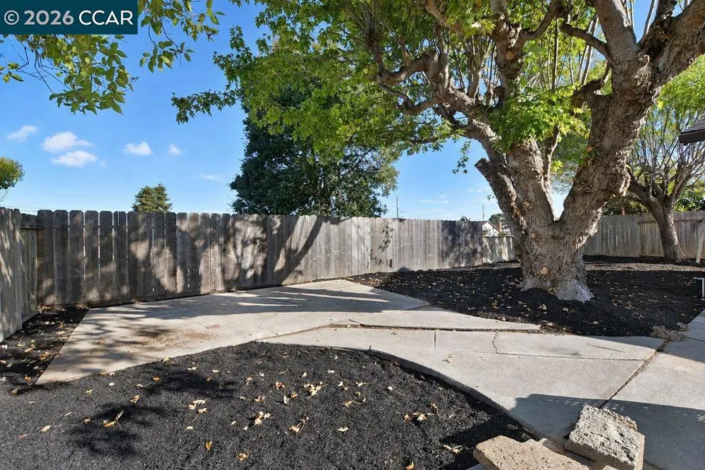 2261 Del Monte Dr San Pablo, CA 94806