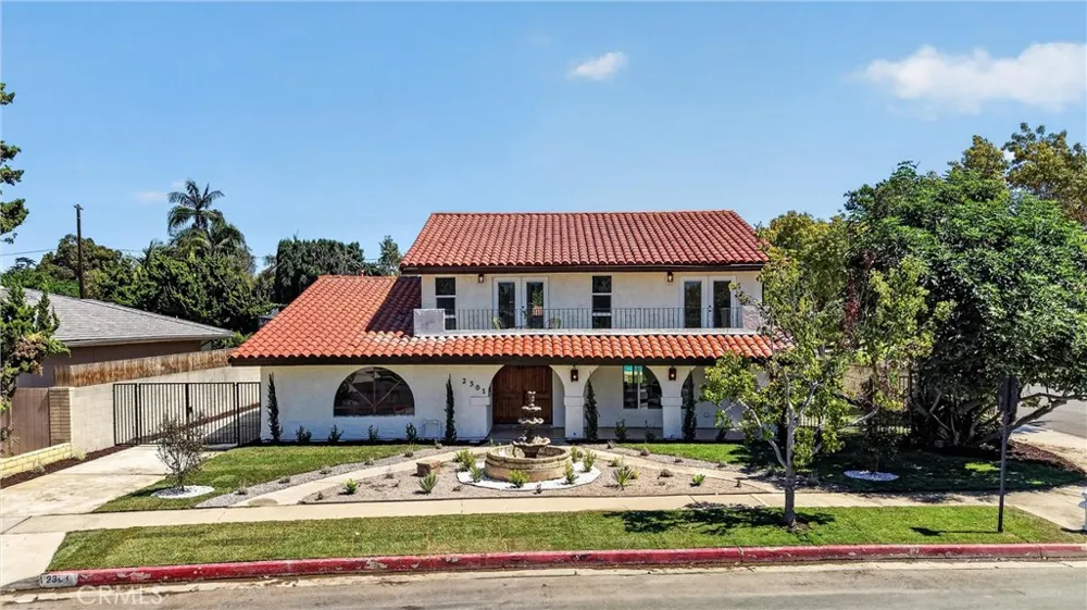 2301 Lowell Santa Ana, CA 92706