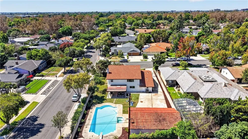 2301 Lowell Santa Ana, CA 92706