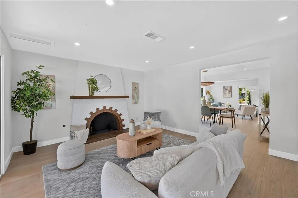 2301 Lowell Santa Ana, CA 92706