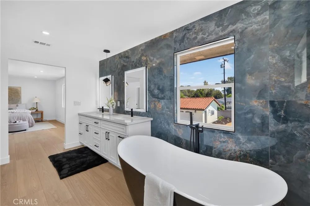 2301 Lowell Santa Ana, CA 92706