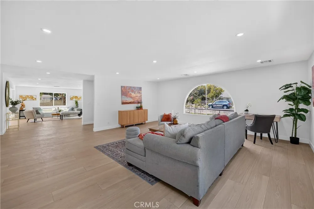 2301 Lowell Santa Ana, CA 92706