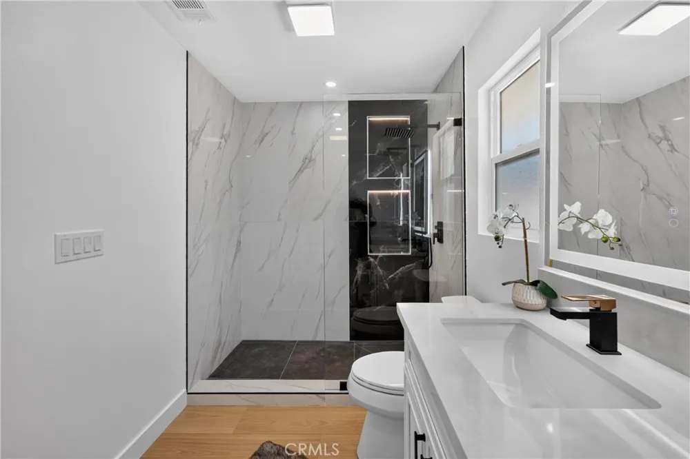 2301 Lowell Santa Ana, CA 92706