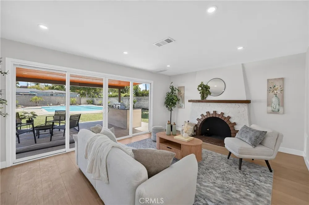 2301 Lowell Santa Ana, CA 92706