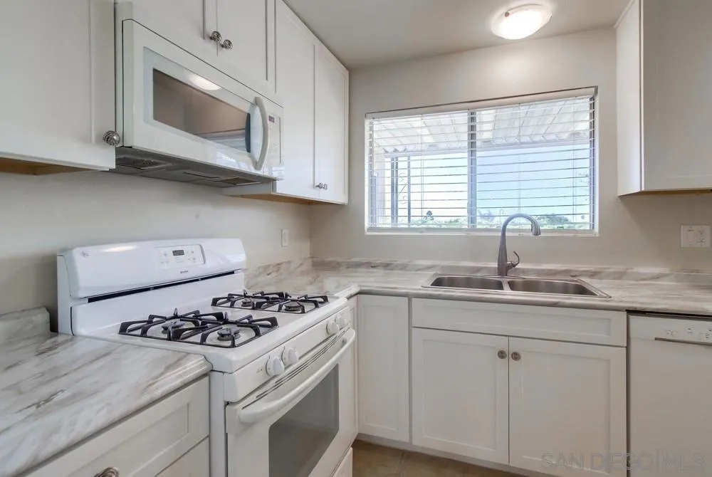 4755 Live Oak Ct Oceanside, CA 92056